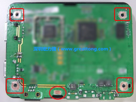 手動去綠漆。使用傳統(tǒng)的刀片去除綠漆后的效果。