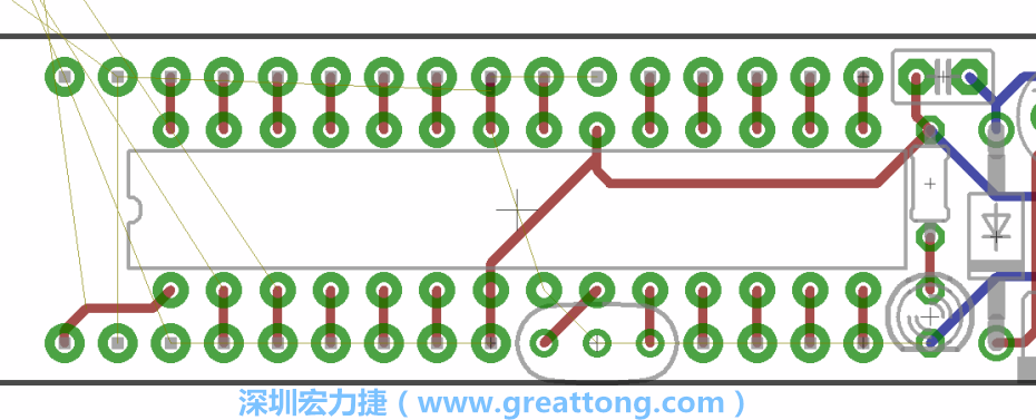 諧振器應(yīng)擺放在ATmega微控制器的針腳8、9和10旁邊，在共鳴器和微控制器中間的高頻信號線應(yīng)該要愈短愈好，此外，其它的信號線應(yīng)該要遠(yuǎn)離這個區(qū)域且配置在諧振器的下方，這樣做是為了防止不必要的無線電波干擾。